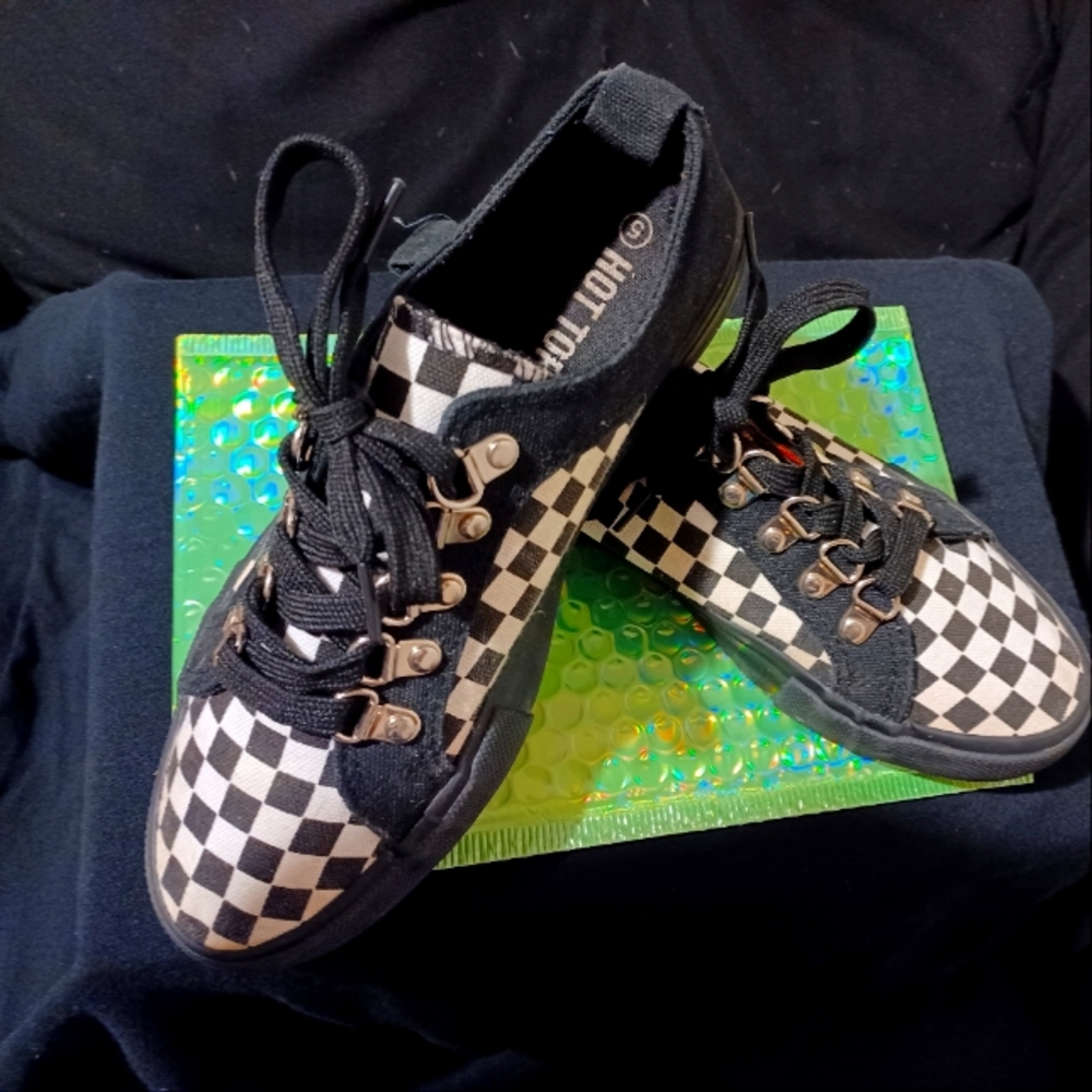 Black & White Checked low top shoes